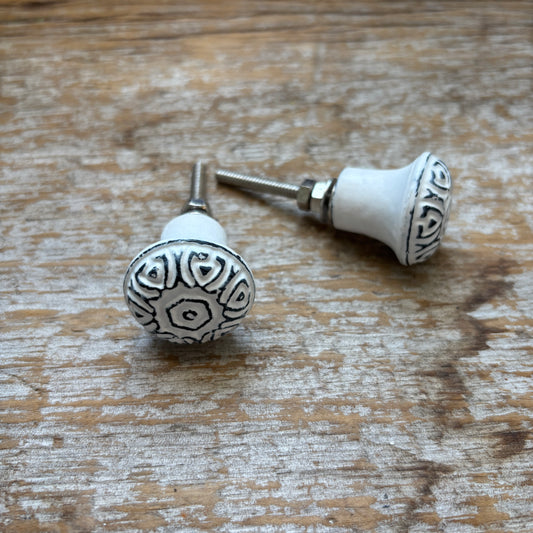 Knob: Embossed Heart Design - White