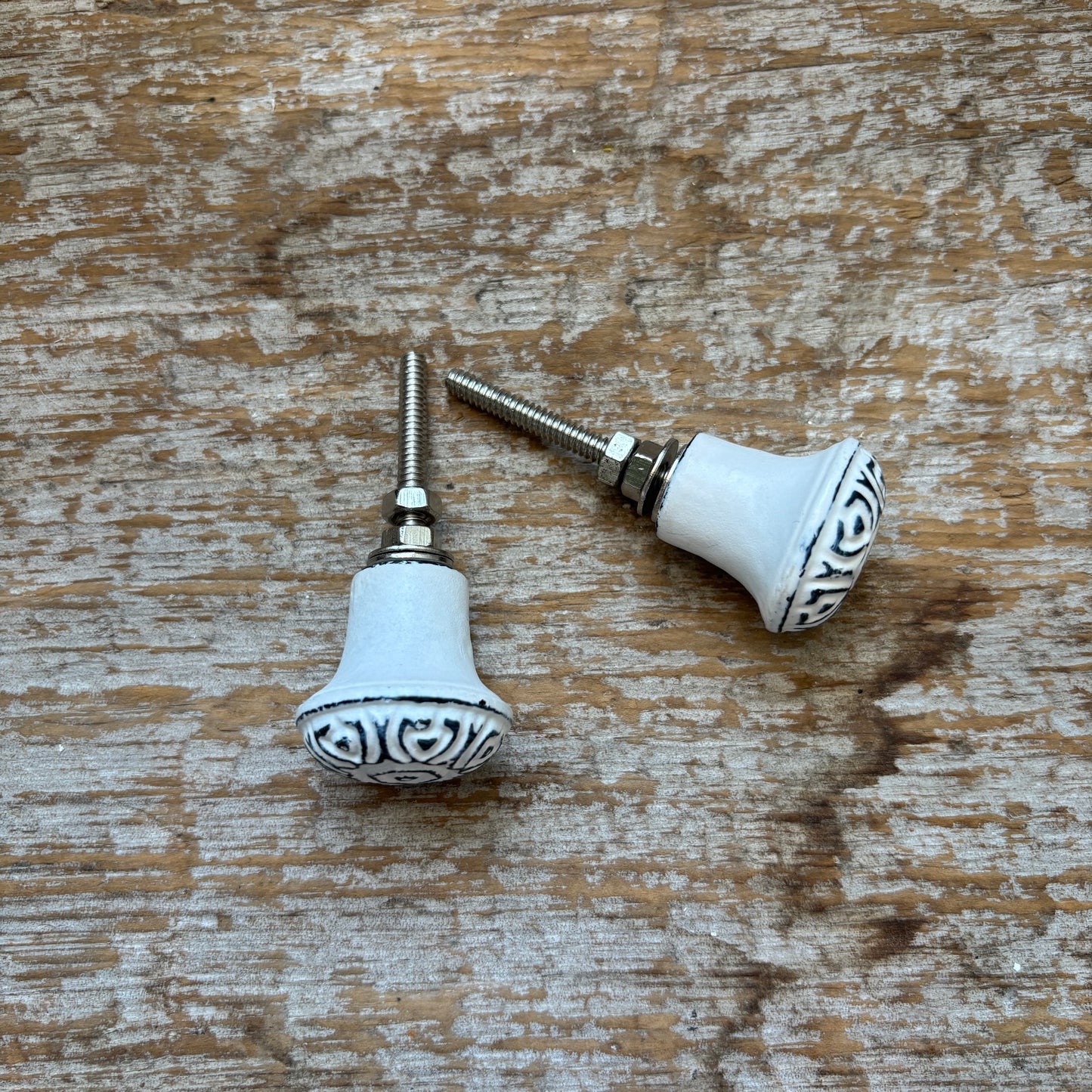 Knob: Embossed Heart Design - White