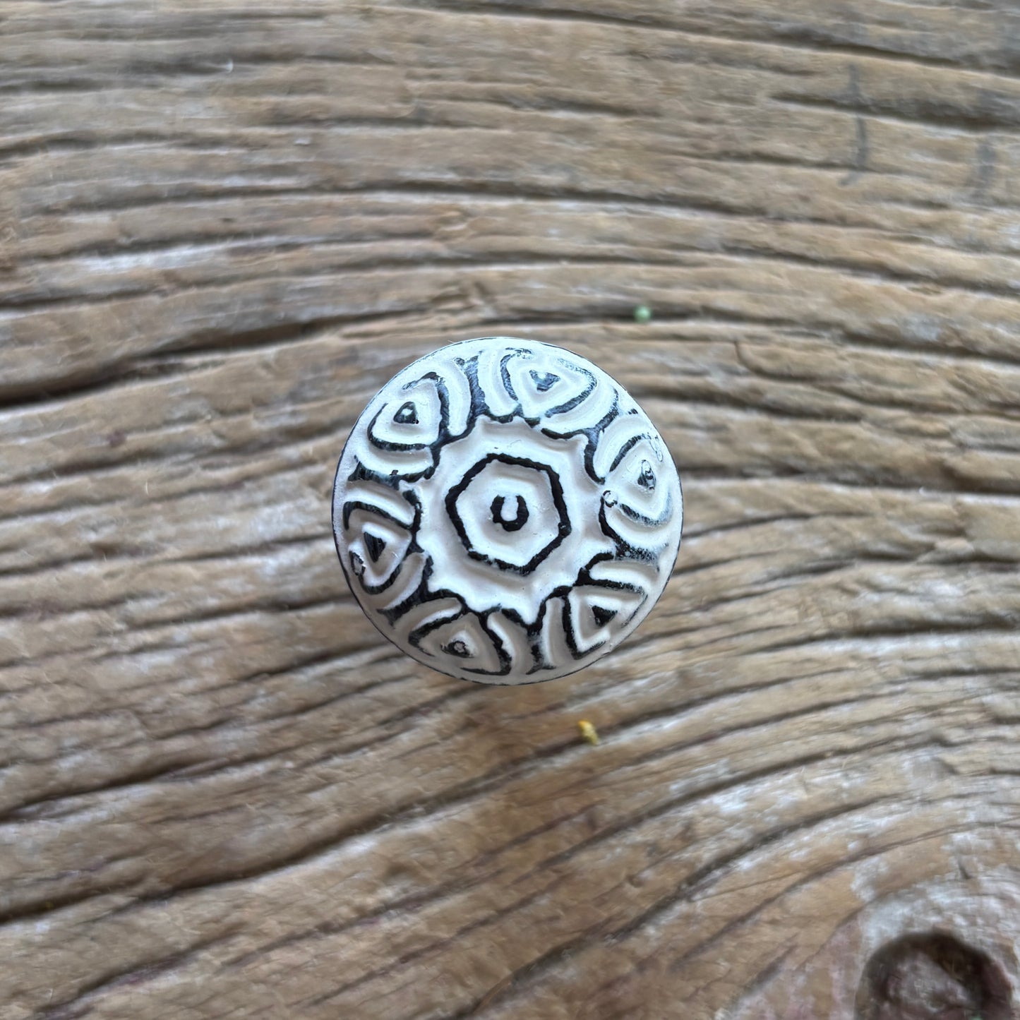 Knob: Embossed Heart Design - White