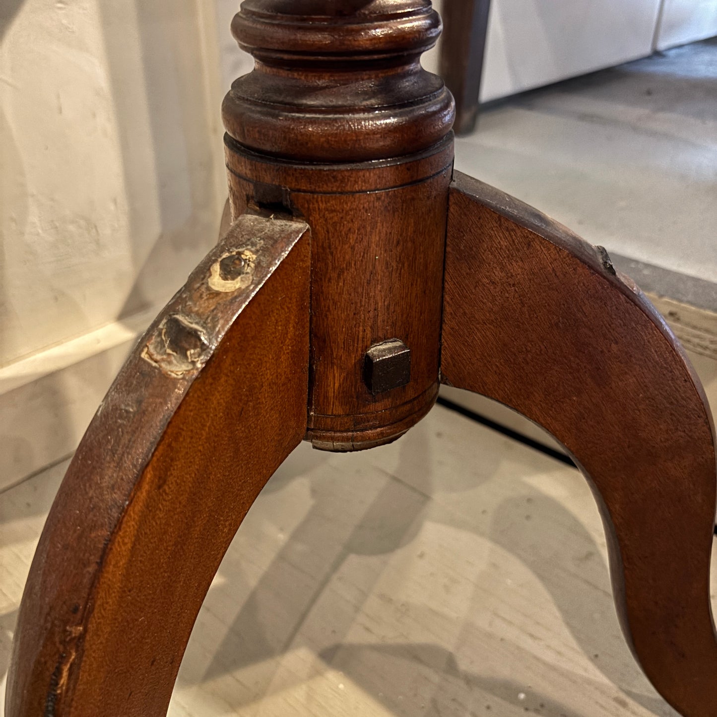 Vintage Round Oak Pedestal Table