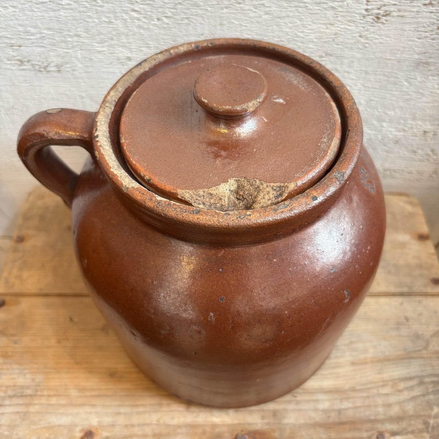 Vintage Covered 3/4 Bean Pot w/ Finger Loop - Brown