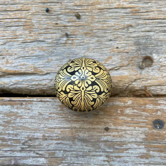 Knob: Etched Brass + Black
