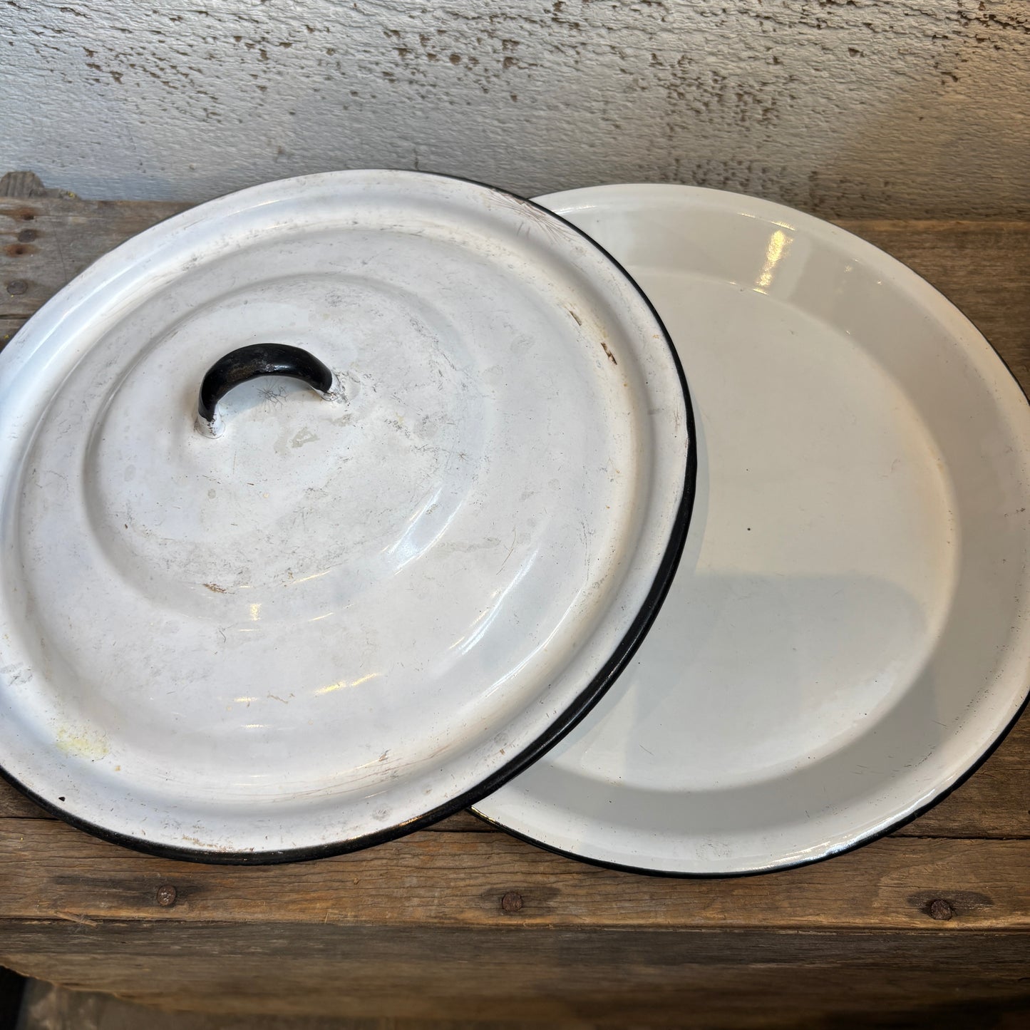 Vintage Enamel Pie Plate w/ Lid